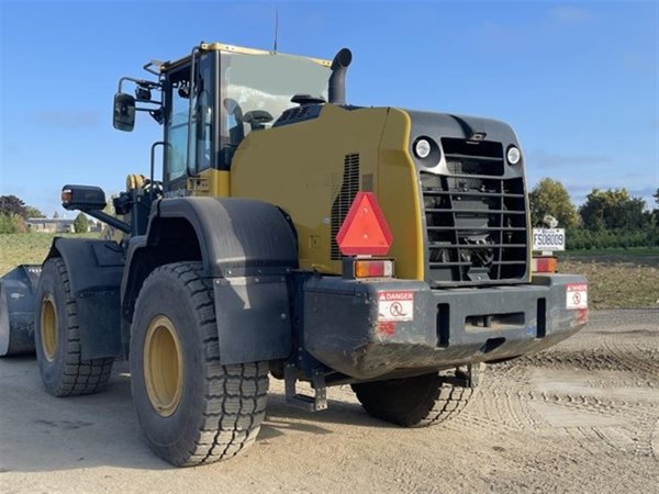 2022 Komatsu WA320-8 5082