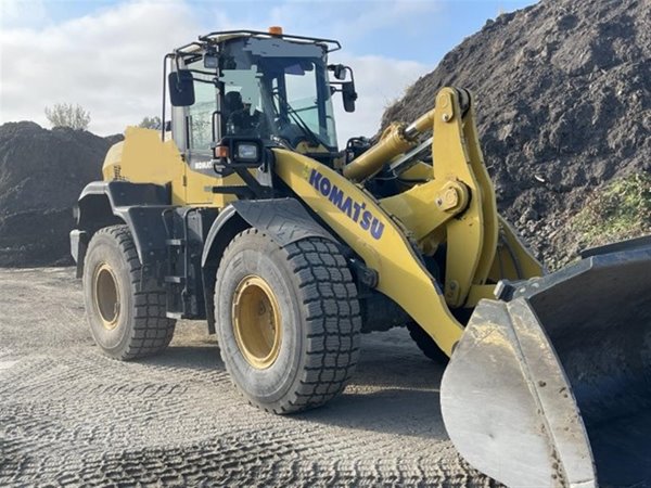 2022 Komatsu WA320-8 5082