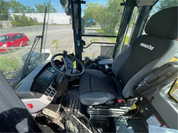 2022 Komatsu WA270-8 2736