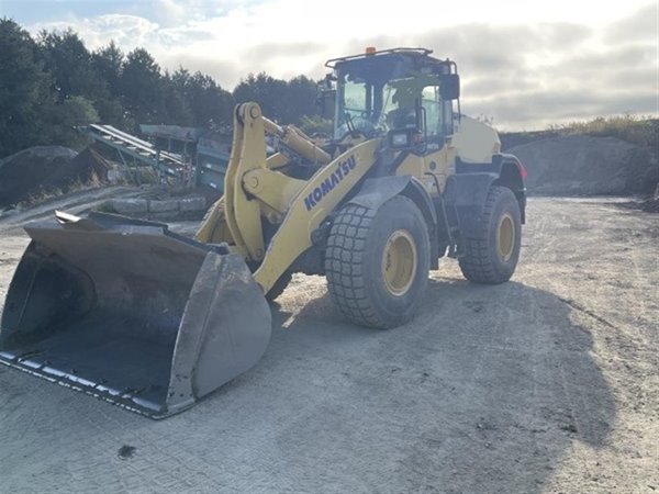 2022 Komatsu WA320-8 5082
