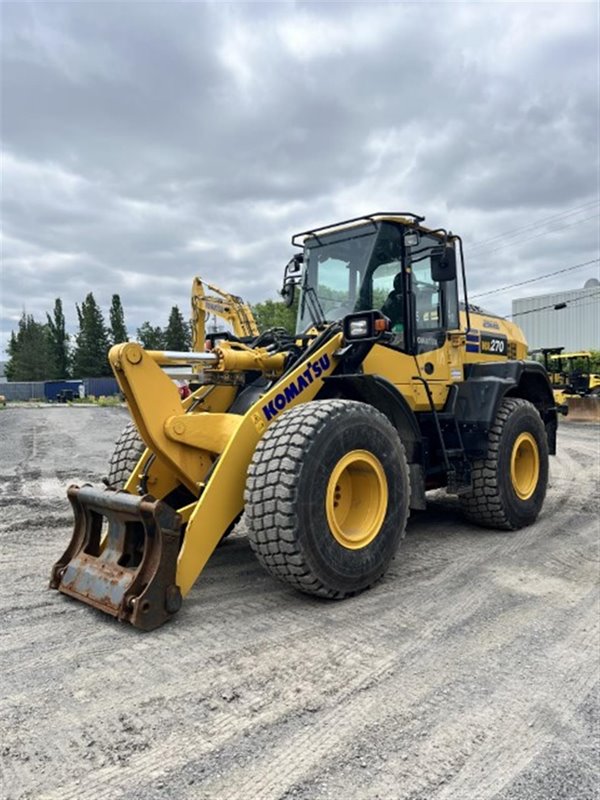 2022 Komatsu WA270-8 2736